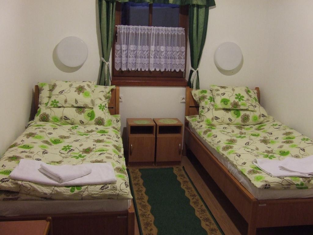 Oereg Somfa Vendeghaz Hotel Uppony Ngoại thất bức ảnh