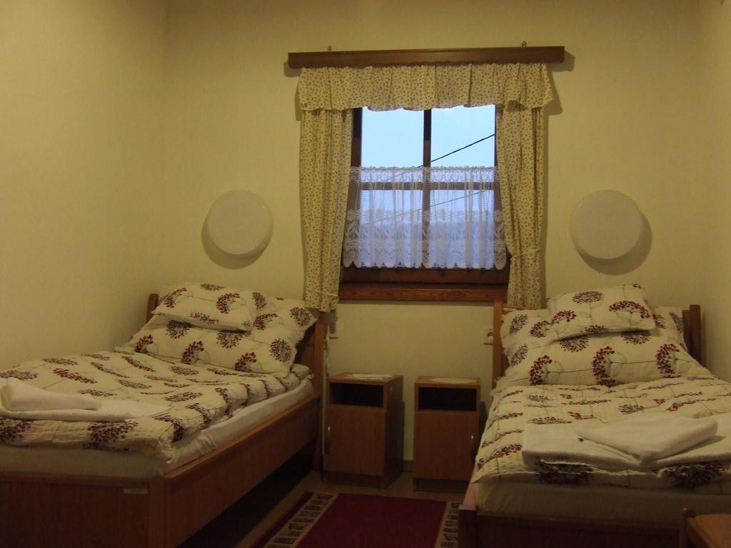 Oereg Somfa Vendeghaz Hotel Uppony Ngoại thất bức ảnh