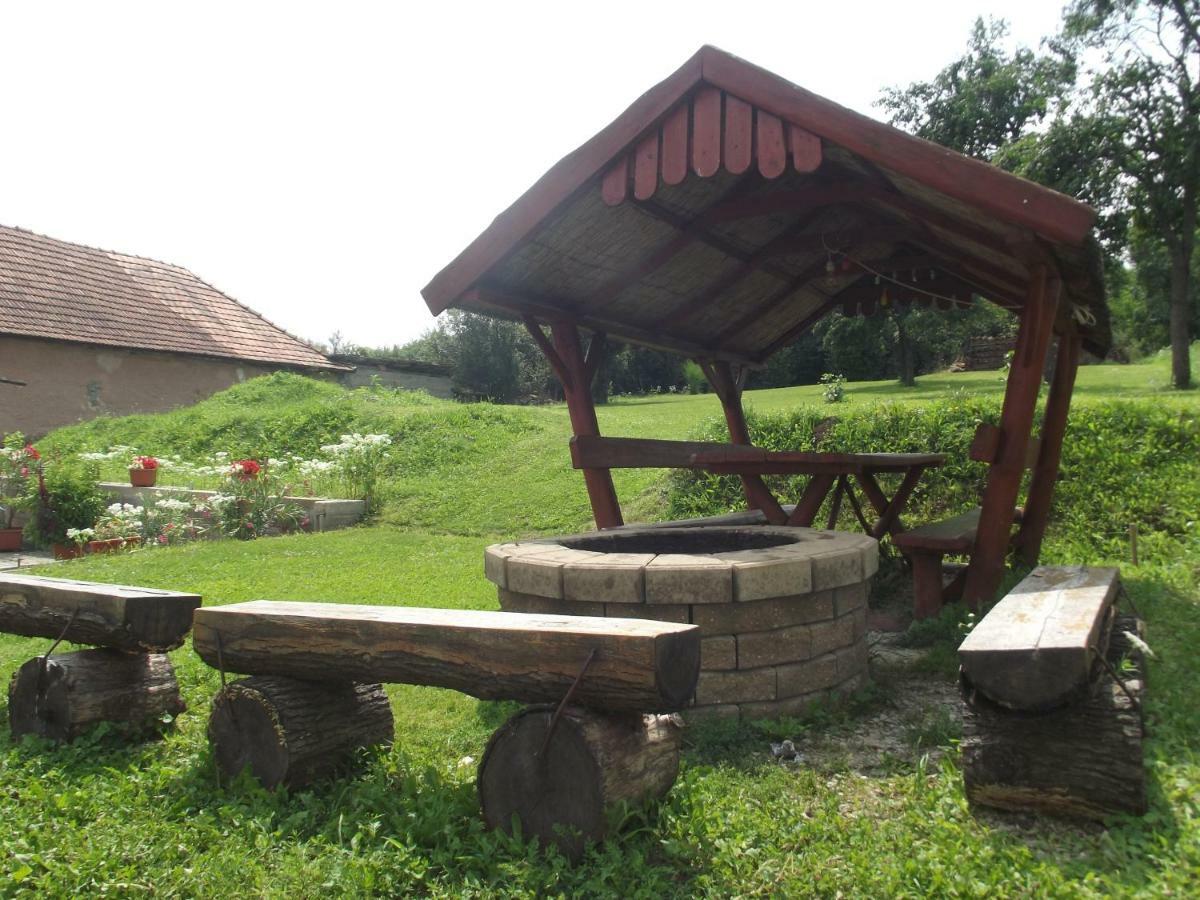 Oereg Somfa Vendeghaz Hotel Uppony Ngoại thất bức ảnh